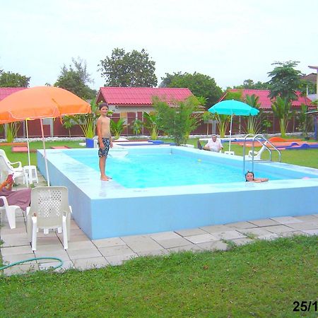 Mini-Golf **** & Resort Убон Ратчатани Екстериор снимка