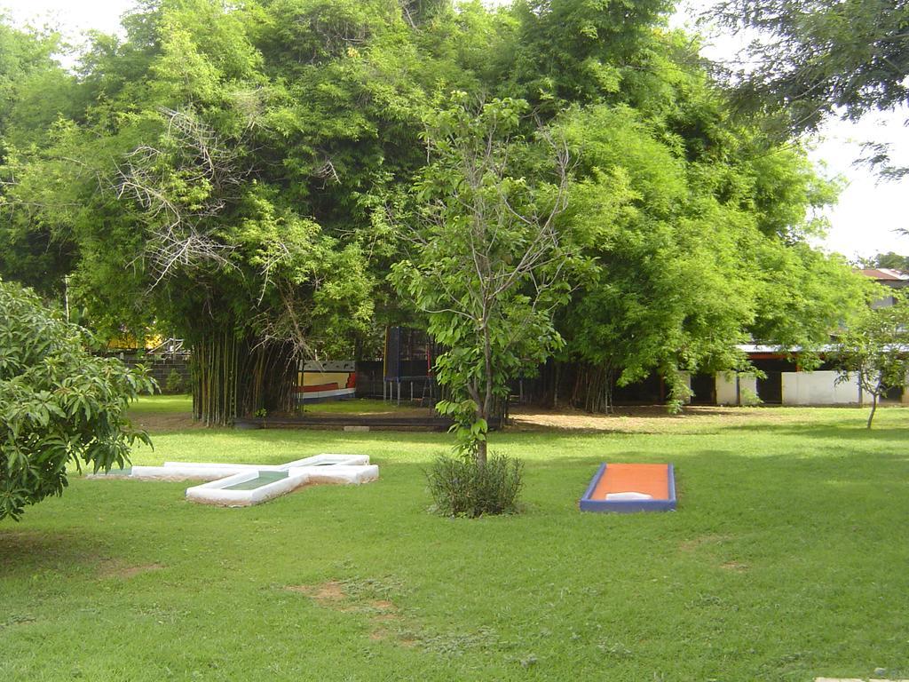Mini-Golf **** & Resort Убон Ратчатани Екстериор снимка